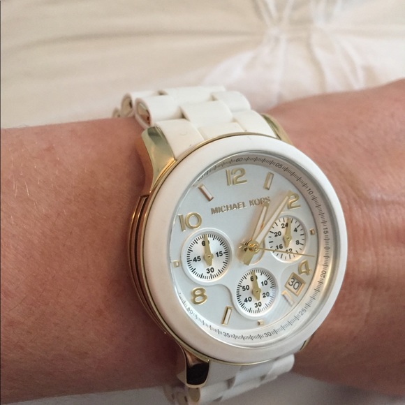 MICHAEL KORS Runway Silver Dial Women’s Watch